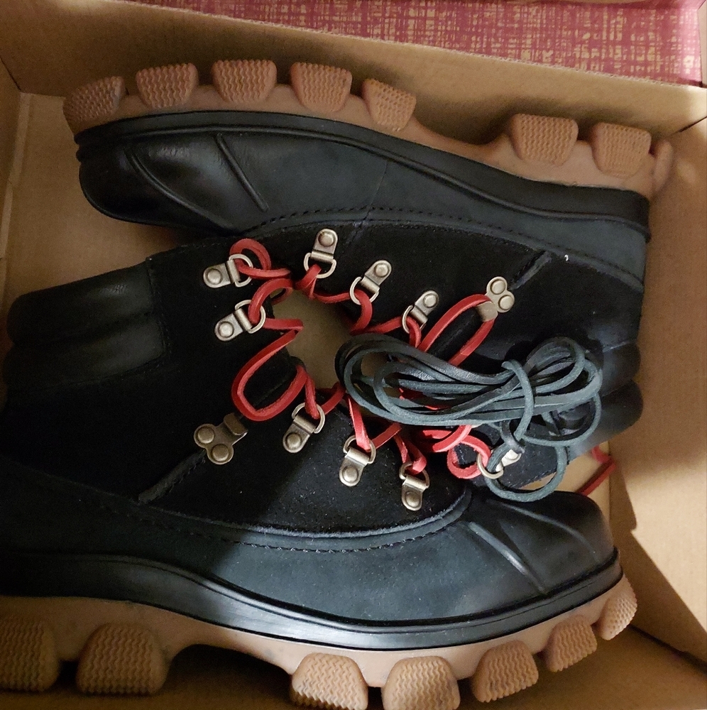 NWT Born Hiking Boots
